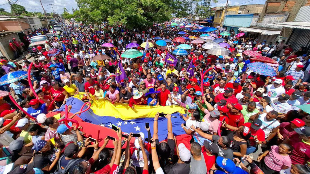 Inician movilizaciones del chavismo en el interior del país en respaldo al presidente Maduro