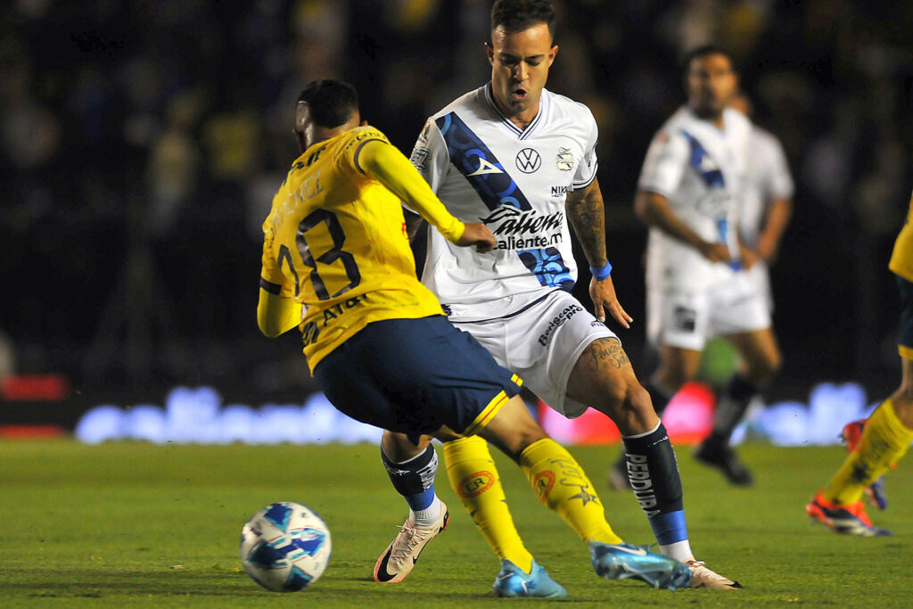 El campeón América recibió este sábado a Puebla en el estadio de la Ciudad de los Deportes, en Ciudad de México, en partido de la quinta jornada del Torneo Apertura mexicano. EFE/Víctor Cruz