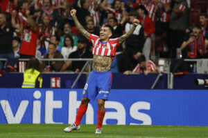 - El delantero del Atlético Ángel Correa celebra tras marcar ante el Real Madrid, durante el partido de la LaLiga EA Sports que Atlético de Madrid y Real Madrid disputaron en el estadio Civitas Metropolitano. EFE/Ballesteros