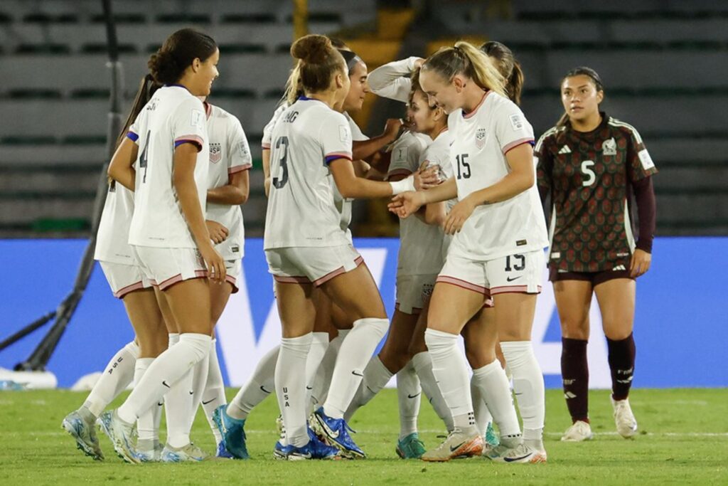 Jugadoras de Estados Unidos celebran un gol en un partido de los octavos de final de la Copa Mundial Femenil sub-20. EFE/ Mauricio Dueñas Castañeda