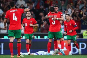 EFE/EPA/RODRIGO ANTUNES - Cristiano Ronaldo rescata a Portugal