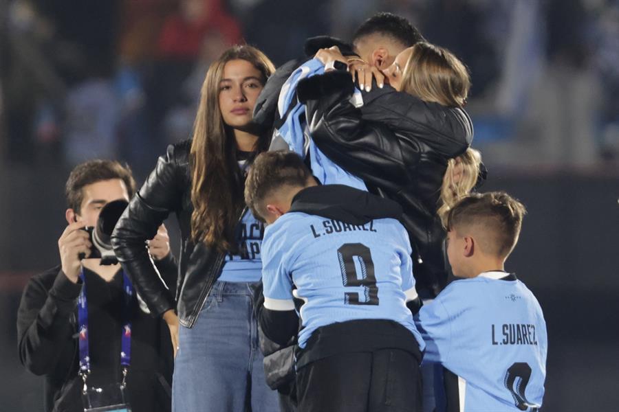 Luis Suárez se depside de Uruguay.