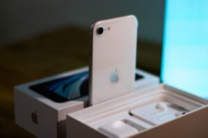 El iPhone SE es el eslabón perdido de Apple. Mantener un fósil tiene un precio