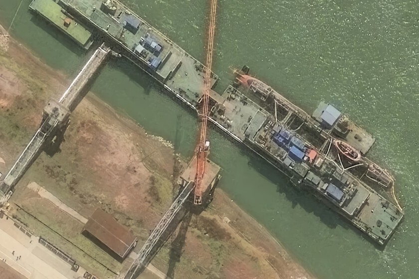 China estaba cerca de terminar su submarino nuclear más avanzado. Estaba porque se le ha hundido en un muelle, según WSJ