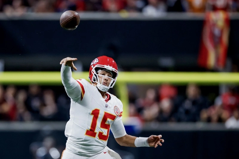 Chiefs pinta para refrendar el título al derrotar Saints 26-13