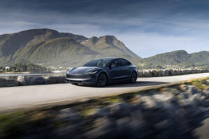 el nuevo Tesla Model 3 Gran Autonomía llega con 700 kilómetros