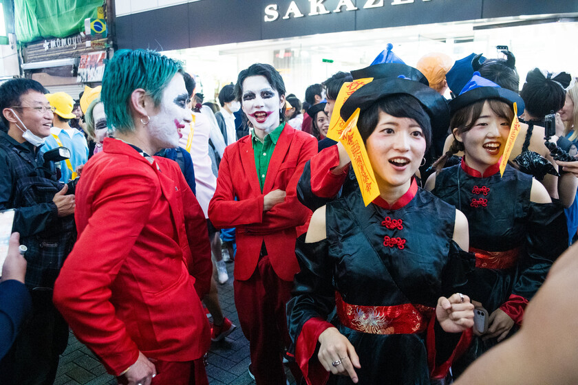 el turismo masivo en Halloween. Ya ha restringido el alcohol