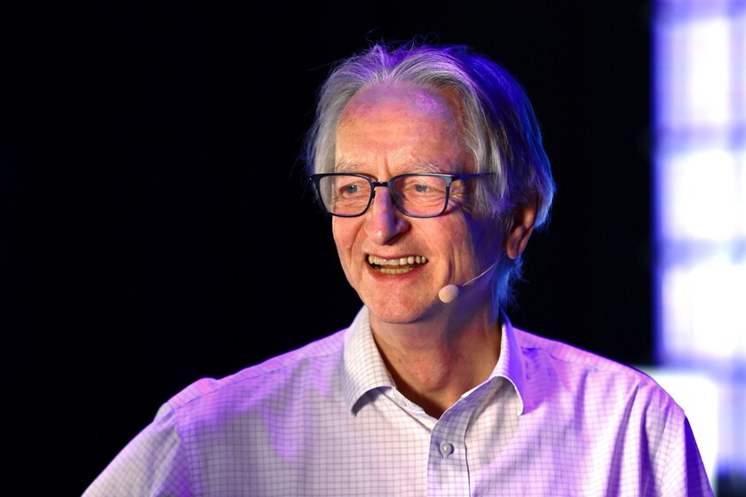 "Estoy orgulloso de que mi estudiante despidiese a Sam Altman", dice el Premio Nobel de Física y pionero de la IA