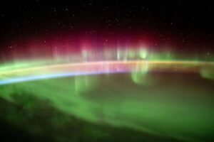 una tormenta solar "severa" ha teñido el cielo de rosa en latitudes donde no suelen verse