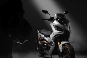 Cecotec se sube al carro de las motos eléctricas. Y puedes comprarlas desde tu casa