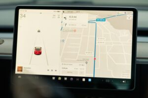 Tesla vuelve a estar bajo investigación días después de prometer un robotaxi en 2026