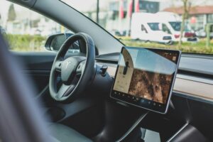 Tesla ha disparado sus ingresos. Y lo ha hecho encontrando oro fuera de la venta de coches