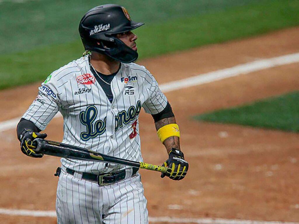 Los Leones rugieron fuerte en Caracas para vencer a las Águilas