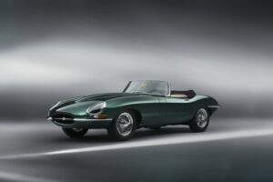 Después de medio siglo tenemos dos nuevos Jaguar E-Type. El motivo es tan simple como evidente: un millonario lo ha pedido