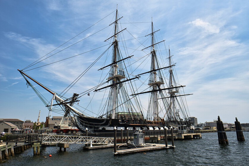 El barco militar más antiguo en activo tiene 225 años, está hecho de madera y luchó contra piratas