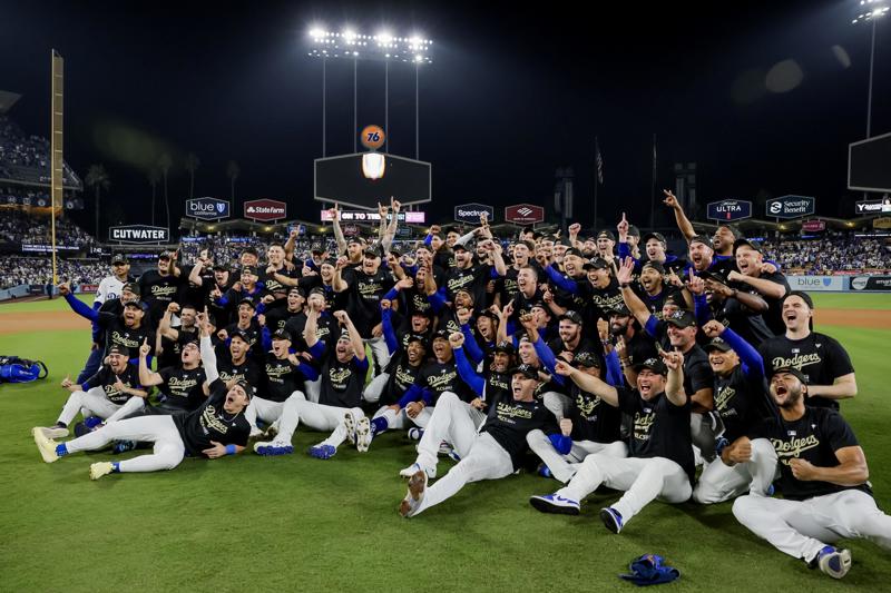 Dos latinos llevan a los Dodgers a Serie de Campeonato de la Nacional