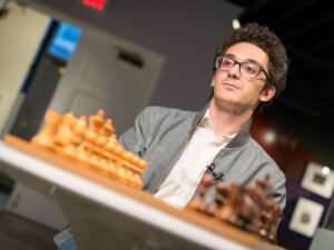Caruana impone su clase en San Luis