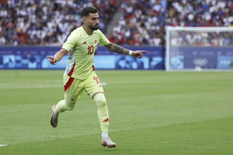 Álex Baena, la joya española que se disputan Barcelona y Real Madrid