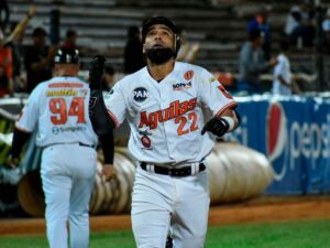 Alí Castillo hace gala de su oficio de hiteador
