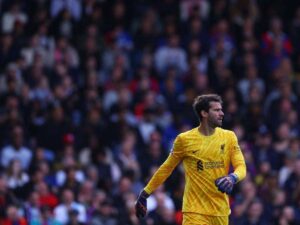 Alisson Becker sufrió una lesión en su bíceps femoral
