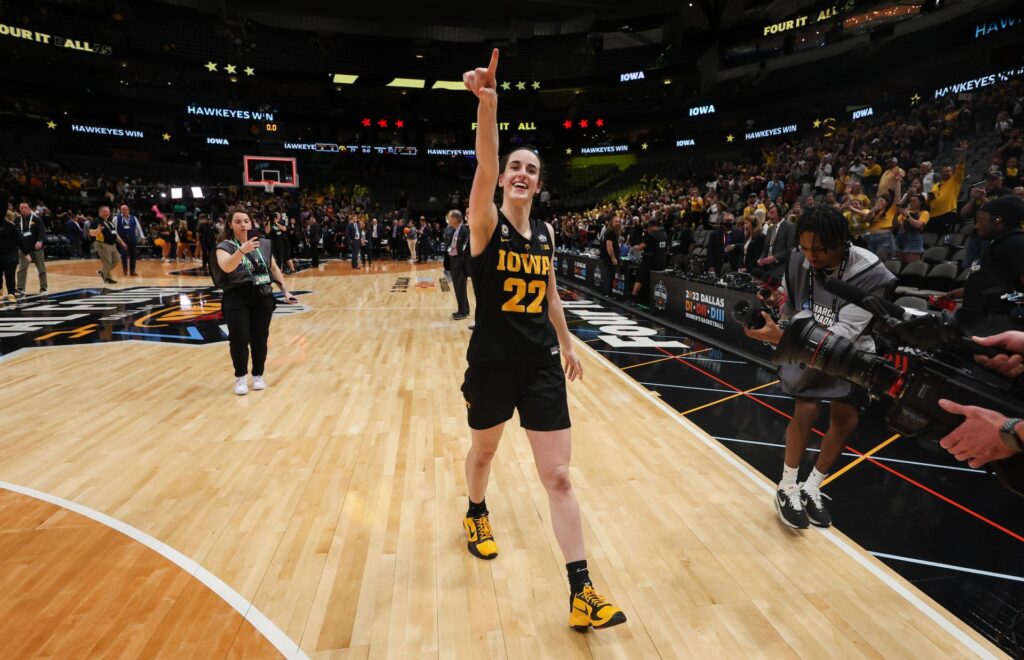 Catlin Clark fue elegida como la novata del año de la WNBA