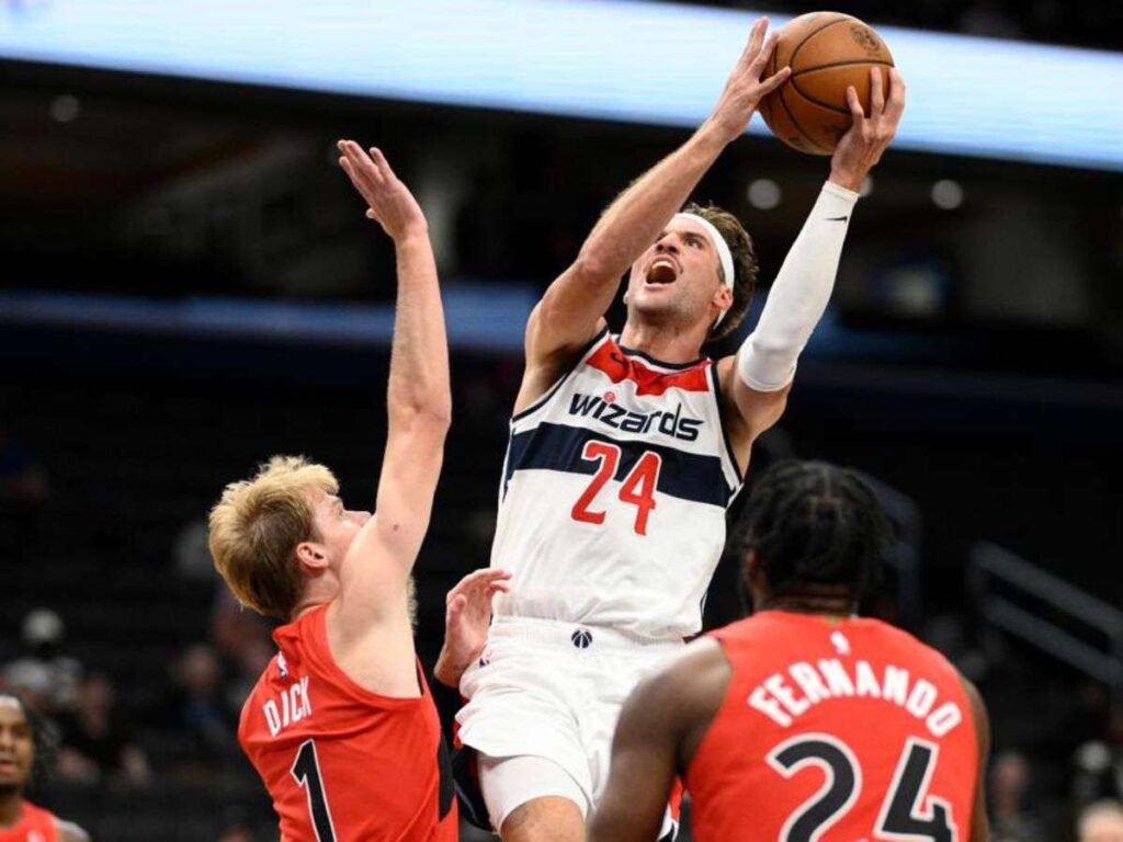 Corey Kispert seguirá vistiendo camiseta de Wizards