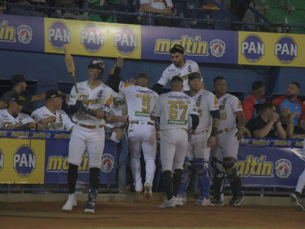 Eduardo Escobar se vistió de héroe para los Tigres