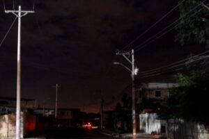 Ecuador pasará de 8 a 14 horas al día de apagones programados por la crisis energética