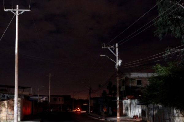 Ecuador pasará de 8 a 14 horas al día de apagones programados por la crisis energética