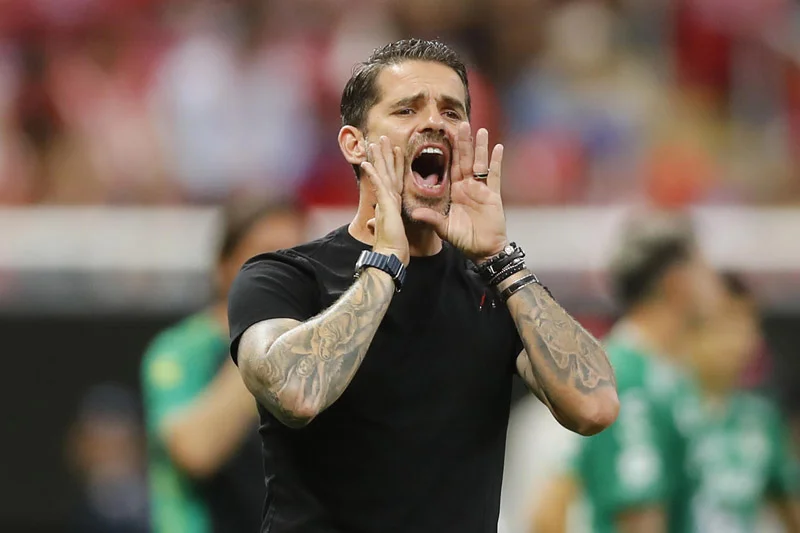 El futuro de Fernando Gago con Chivas está en el aire