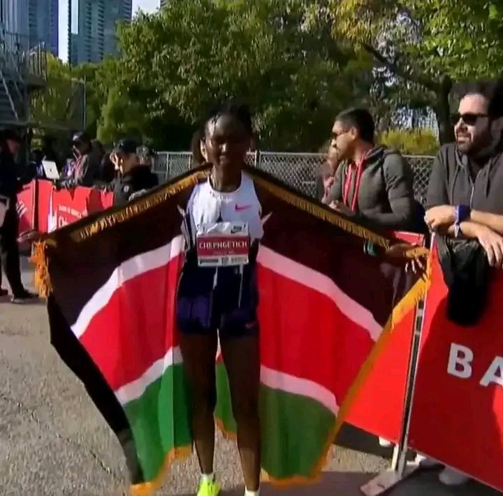Foto: Captura de pantalla/redes sociales - Ruth Chepngetich, de Kenia, estableción un nuevo récord mundial en el maratón de Chicago