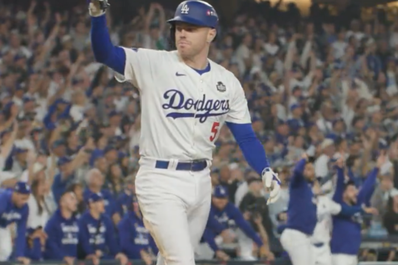 Dodgers da el golpe con Grand Slam de Freddie Freeman en Serie Mundial