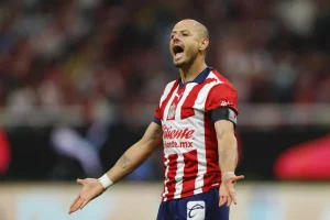 Chicharito Hernández afirma ser el villano en una historia mal contada