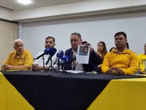 José Brito anuncia 'expulsión por choros' de 4 dirigentes de Primero Justicia