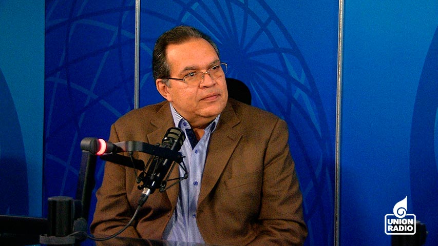 La sobrevaluación "es un cáncer" para la producción nacional, pero la prioridad política es bajar la inflación