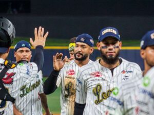 Leones ganó la batalla felina en Caracas