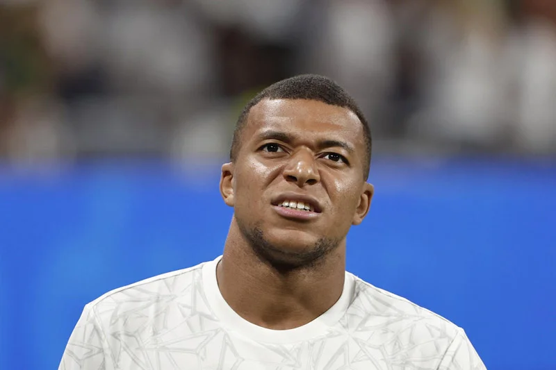 Breves de Unanimo: Deschamps "respalda" a regañadientes a Mbappé