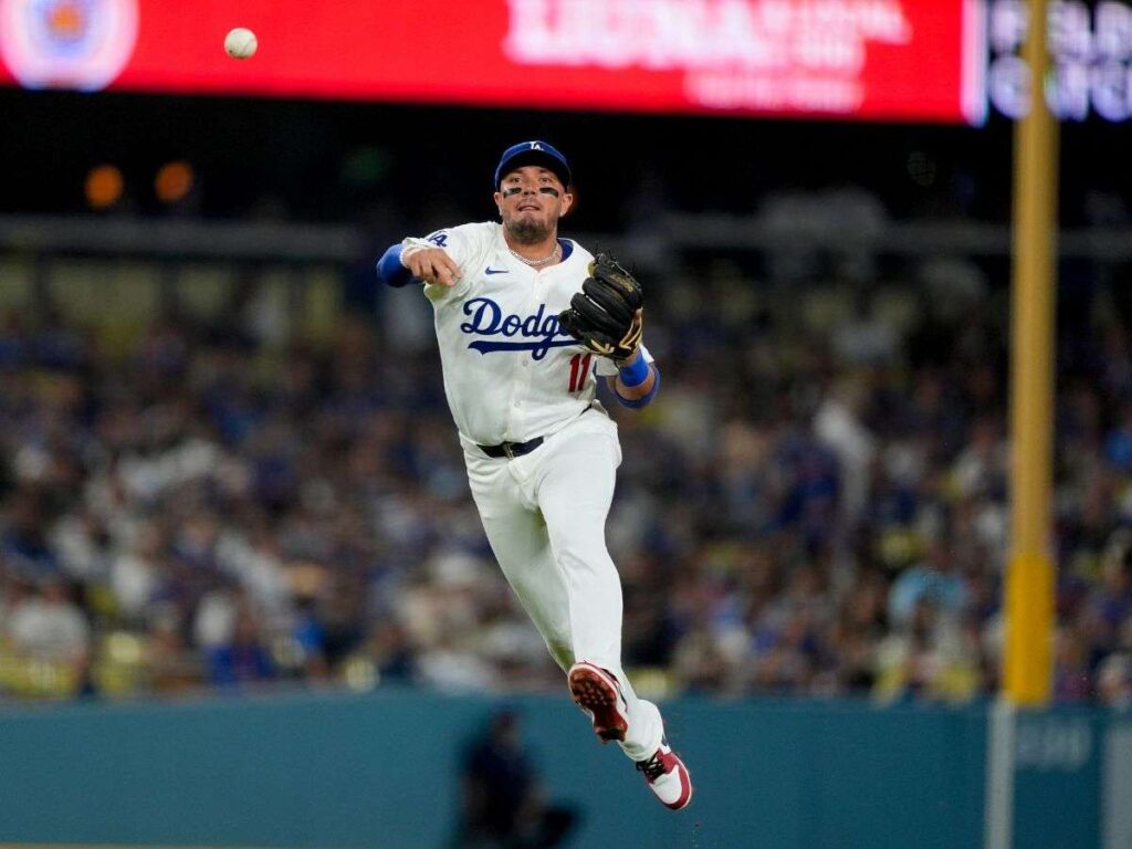Dodgers contaria con Miguel Rojas y Alex Vesia en SM
