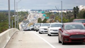 La bahía de Tampa se prepara para la llegada de Milton, el primer huracán que la impactará de lleno en más de un siglo