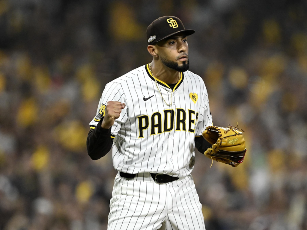 Robert Suárez llevó su fuego a la Serie Divisional