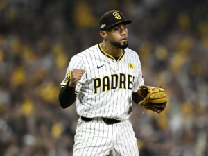 Robert Suárez llevó su fuego a la Serie Divisional
