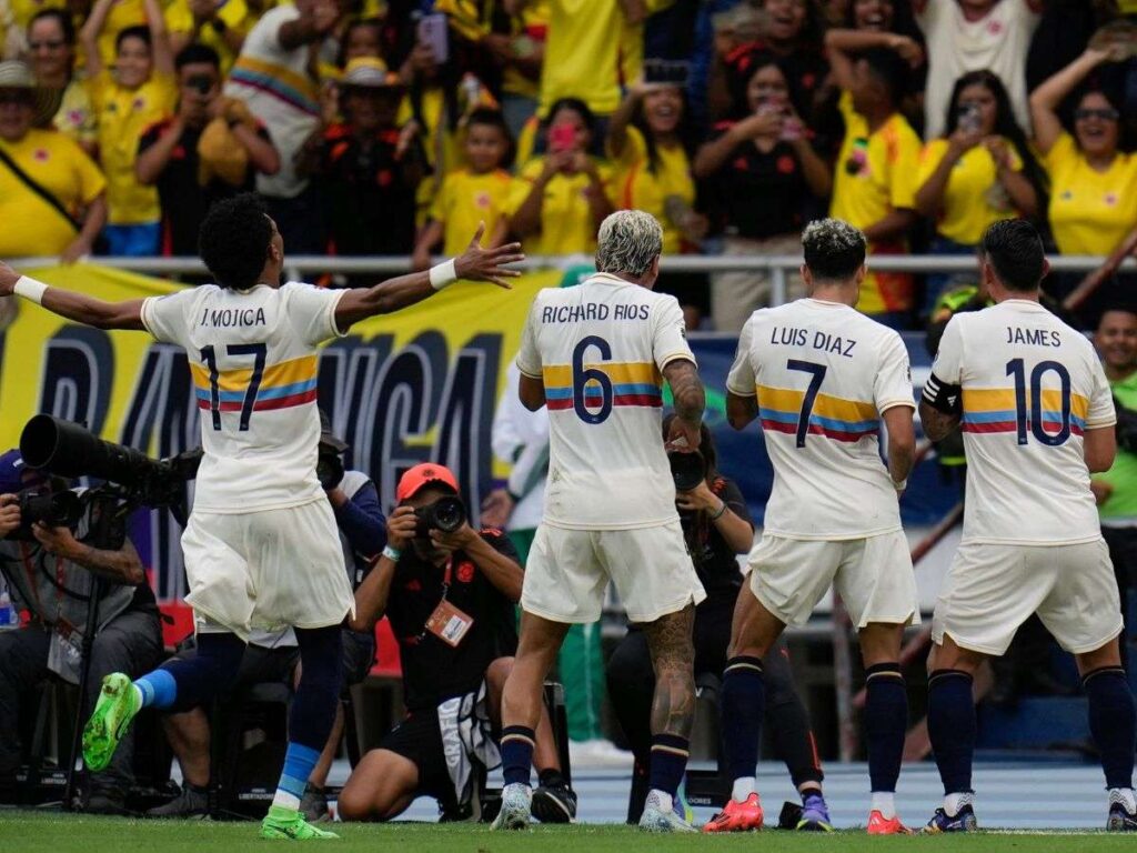 Colombia complicó a Chile en sus aspiraciones