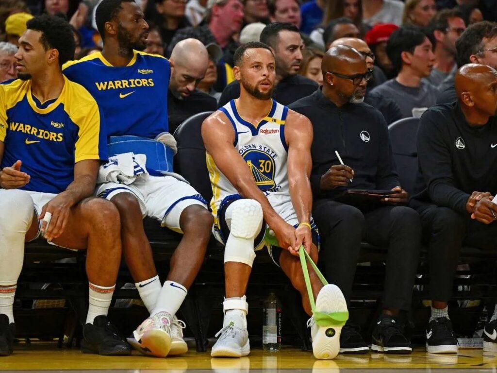 Warriors caen y pierden a Curry
