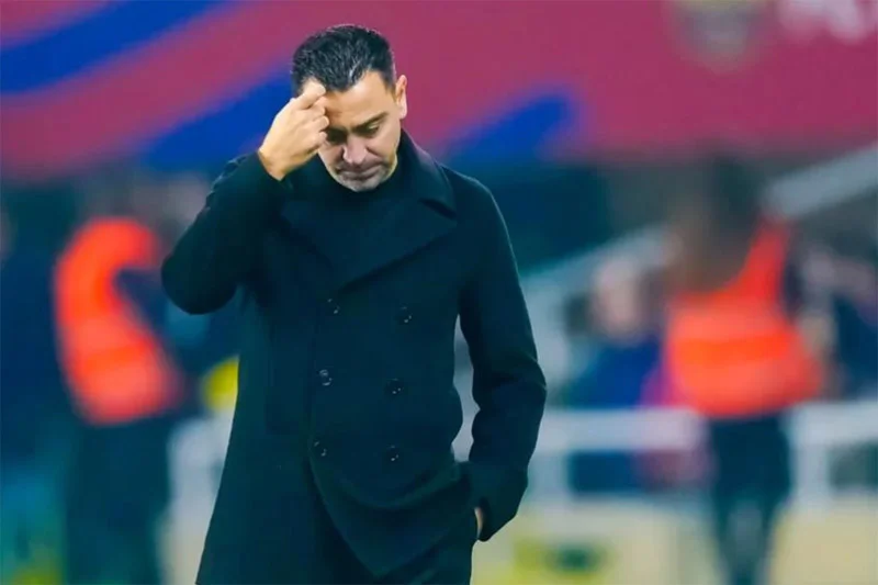 Xavi Hernández marca distancia del Manchester United
