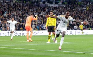 Vinicius Jr celebrando el segundo gol que finiquita el partido. Solo dejenlo jugar fútbol.