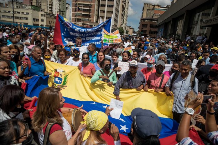 más de la mitad de los docentes venezolanos están "por debajo de la línea de pobreza"
