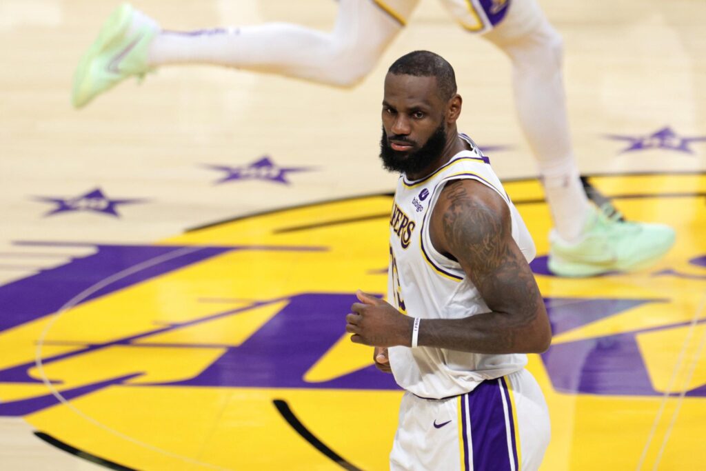 El alero de Los Angeles Lakers LeBron James, durante la eliminatoria contra Denver Nuggets que ha puesto fin a la temporada angelina. EFE/EPA/ALLISON DINNER SHUTTERSTOCK OUT