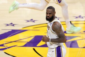 El alero de Los Angeles Lakers LeBron James, durante la eliminatoria contra Denver Nuggets que ha puesto fin a la temporada angelina. EFE/EPA/ALLISON DINNER SHUTTERSTOCK OUT