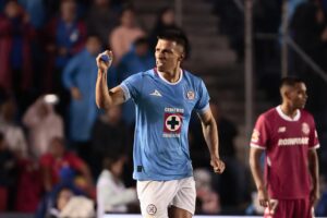 Angel Sepúlveda de Cruz Azul celebra un gol anotado a Toluca. Imagen de archivo. EFE/José Méndez
