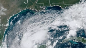 El huracán Milton se intensifica a categoría 4 en su camino hacia Florida